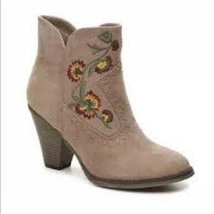 Floral embroidered booties